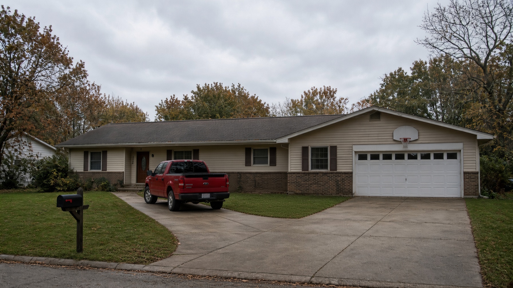 Same Allouez ranch after the oak was removed, yard left in grass